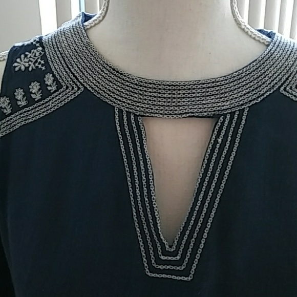 Top - Picture 2 of 4